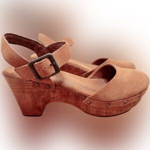 House of Harlow Camel Suede Clogs US 10 - like new